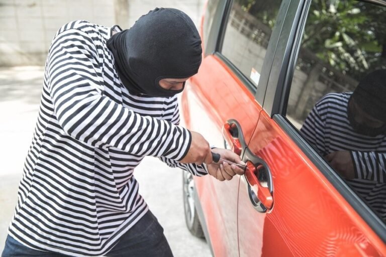 thief-stealing-car-with-screwdri